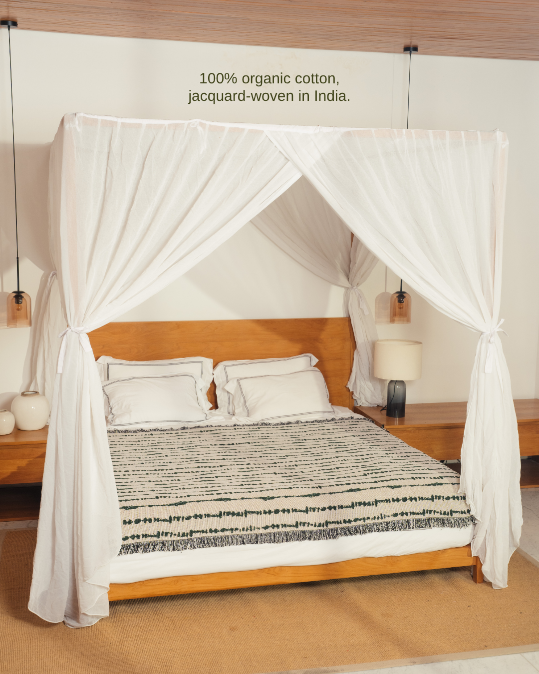 Vine Moss blanket on canopy bed – 100% organic cotton, jacquard-woven in India