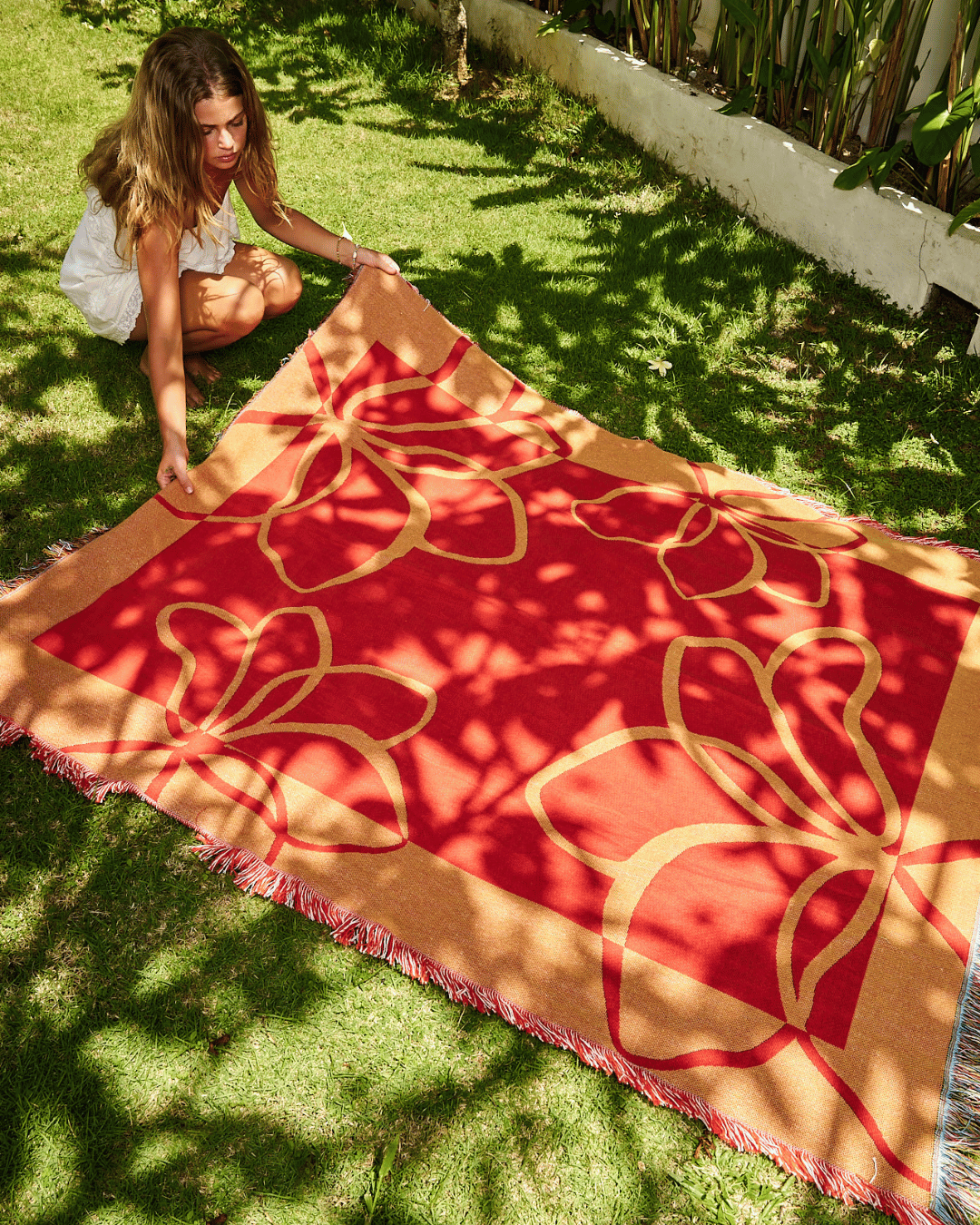 Bloom Red blanket
