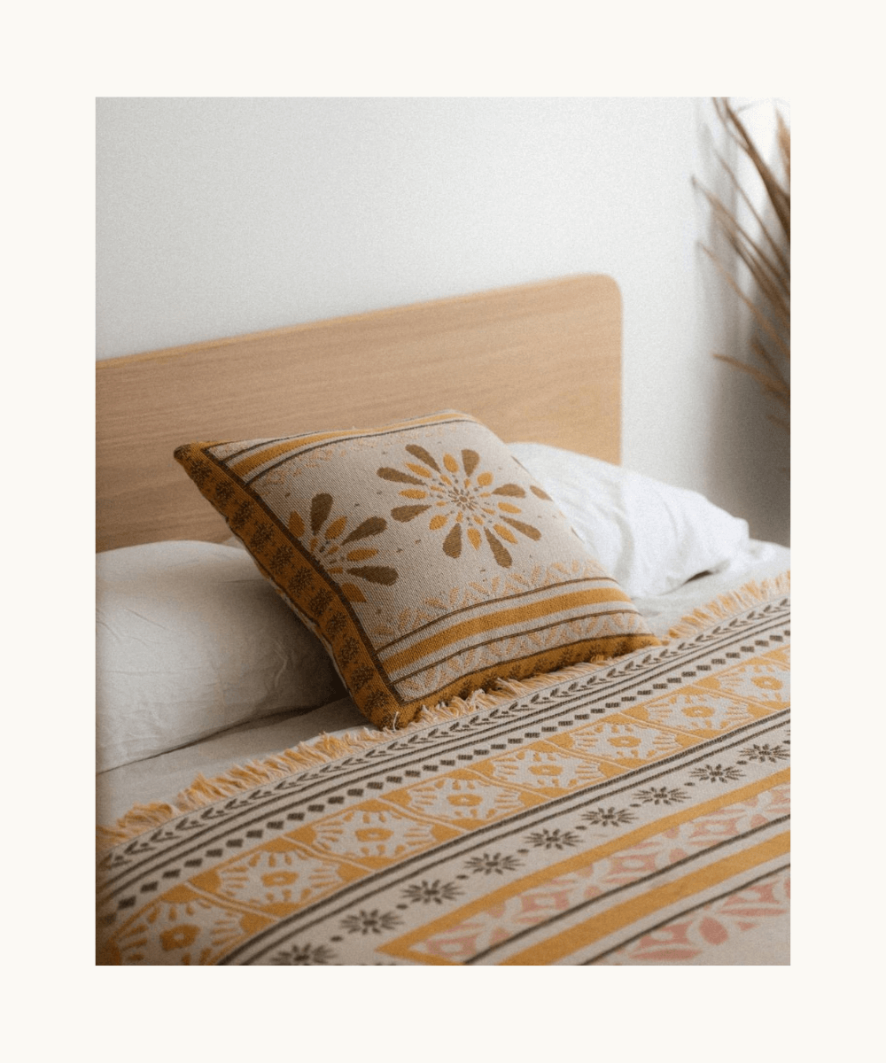 DAISY CUSHION