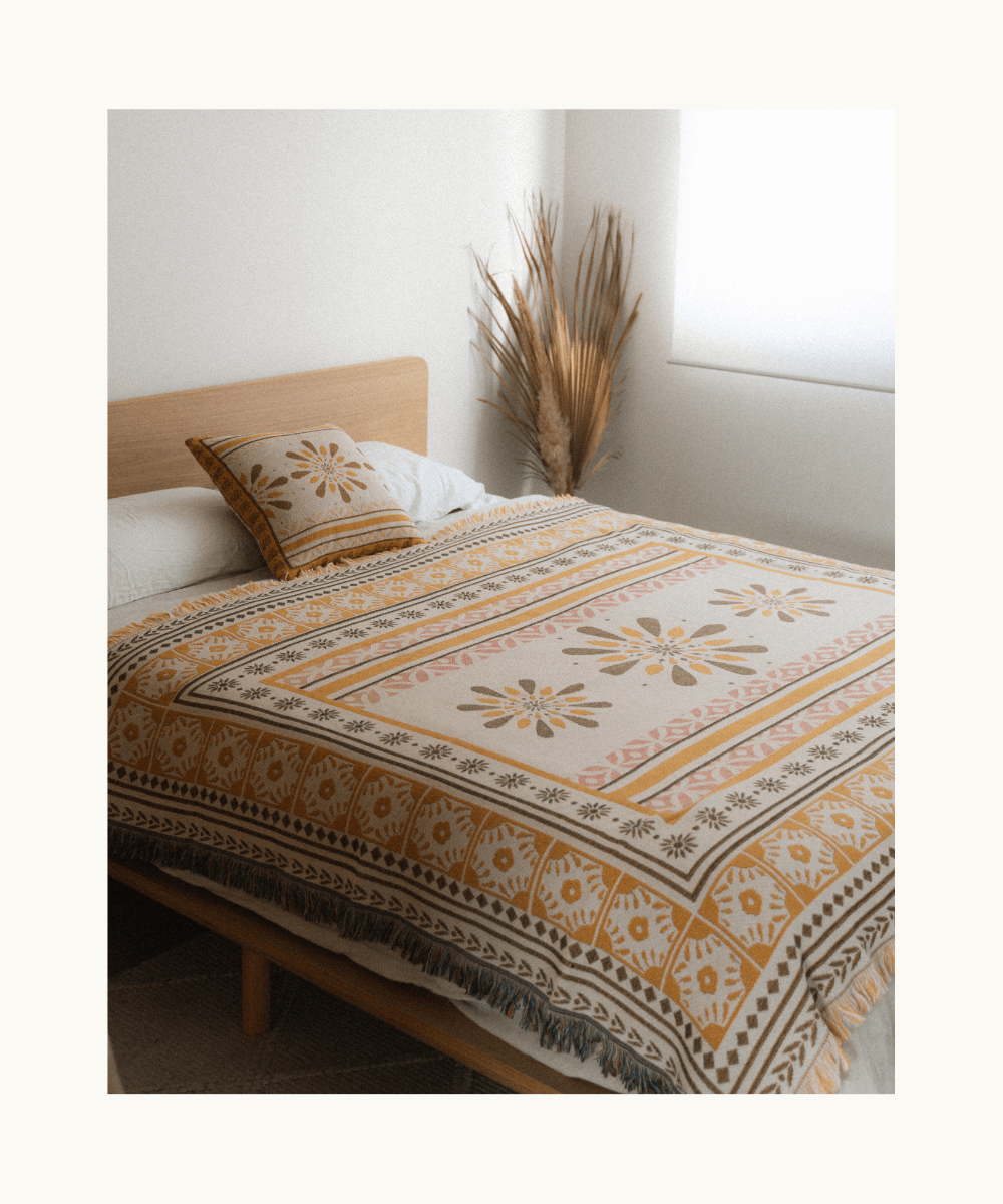 DAISY CUSHION