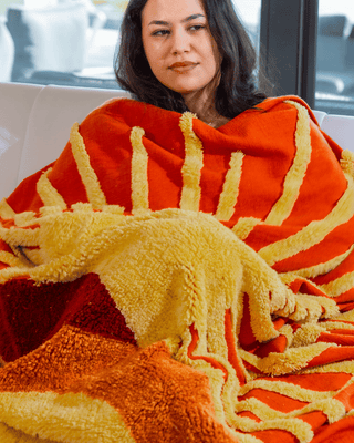 Solara Tufted Throw – Golden Horizon