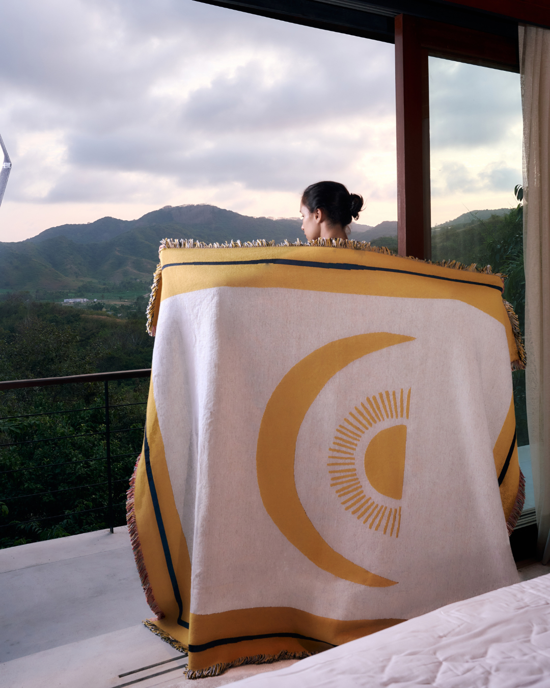 Luna Gold blanket