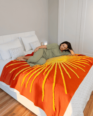 Solara Tufted Throw – Golden Horizon