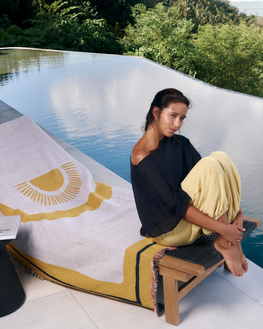 Luna Gold blanket