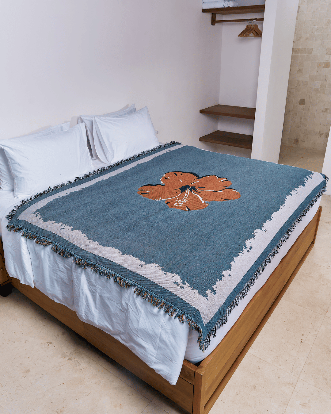 Hibiscus Sky blanket