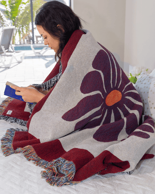 Wild Bloom Organic Cotton Jacquard Reversible Throw – Clay Berry