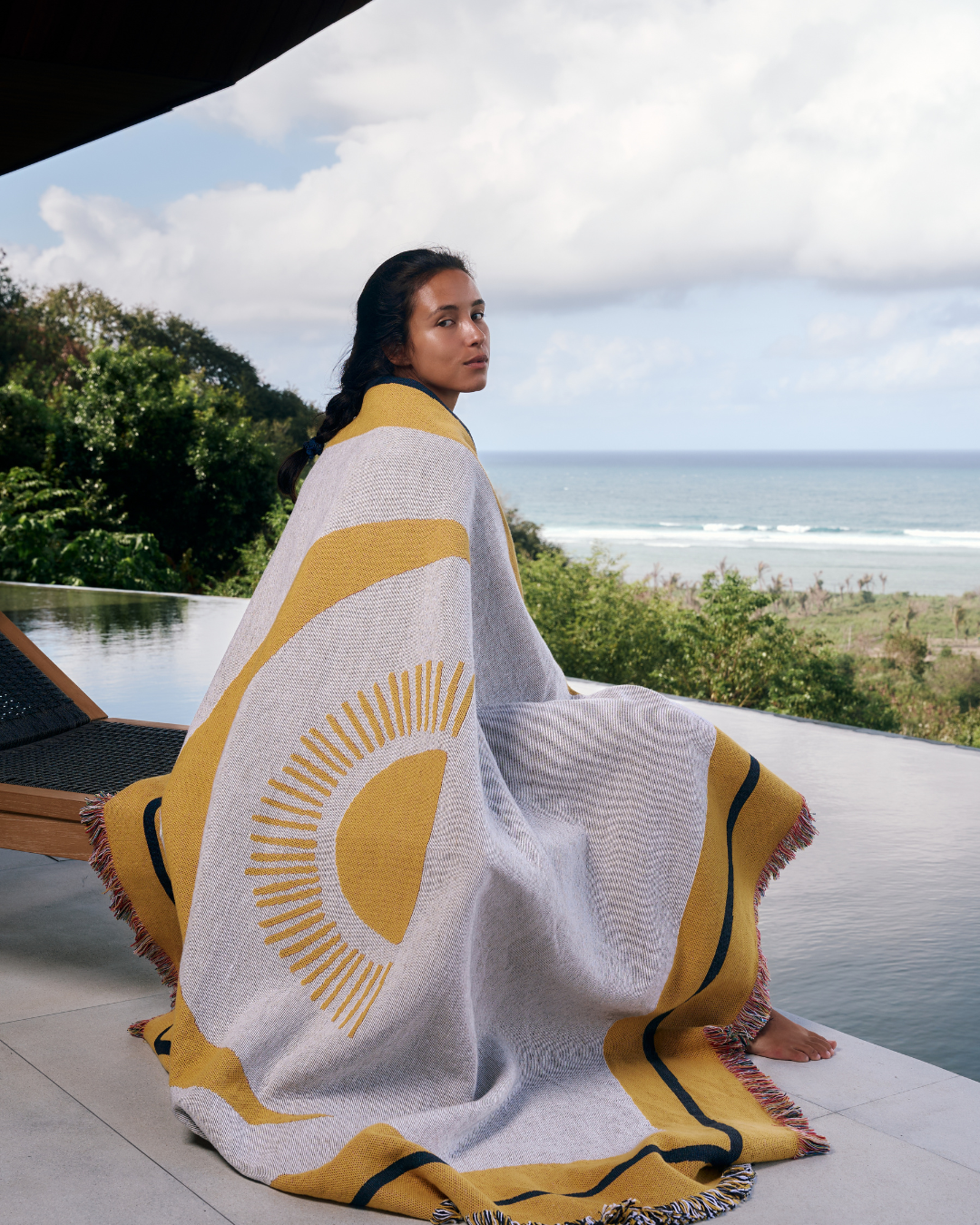 Luna Gold blanket