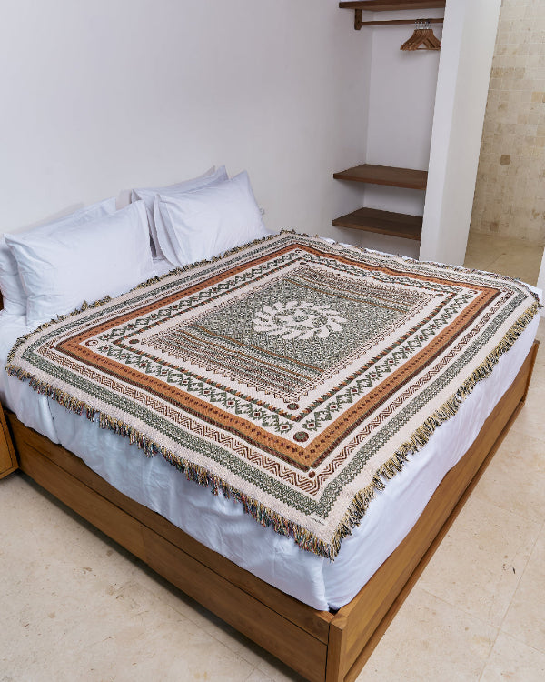 Aura Pasture blanket